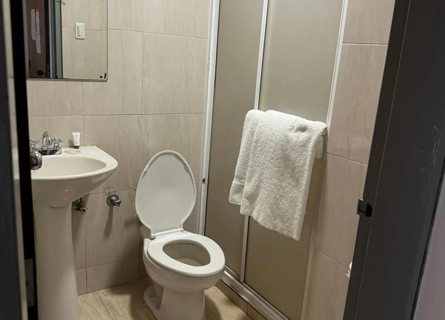 ***  Hotel Grand Galaxie Caracas Venezuela